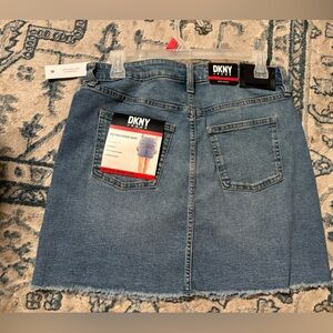 DKNY Women's Blue Denim Skirt 17” A-line frayed raw hem size 2